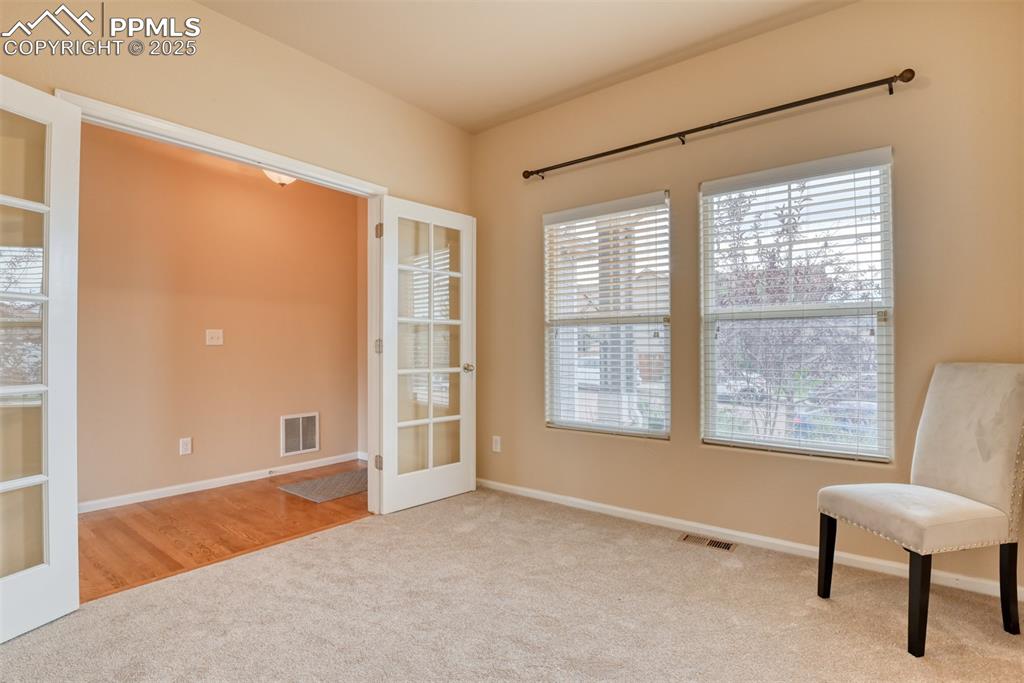 Image 9 of 31: Sitting Room