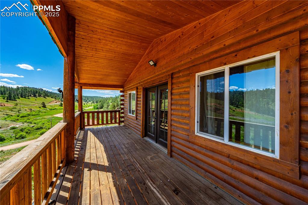 Image 13 of 34: Deck
