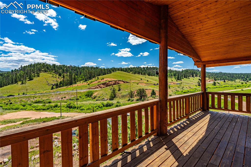 Image 6 of 34: Deck