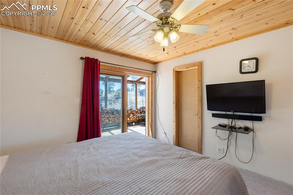 Image 20 of 45: Kitchen