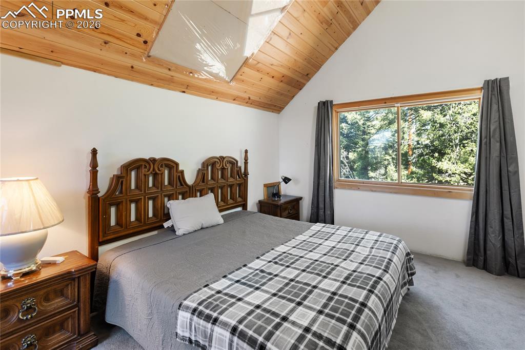 Image 25 of 45: Bathroom