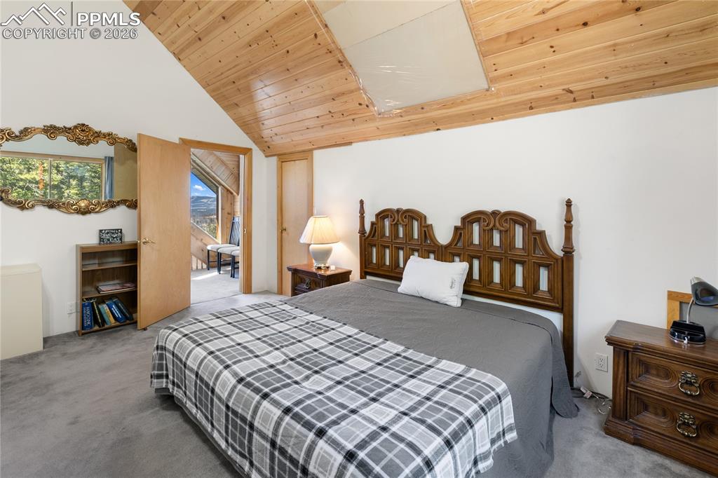 Image 26 of 45: Bedroom