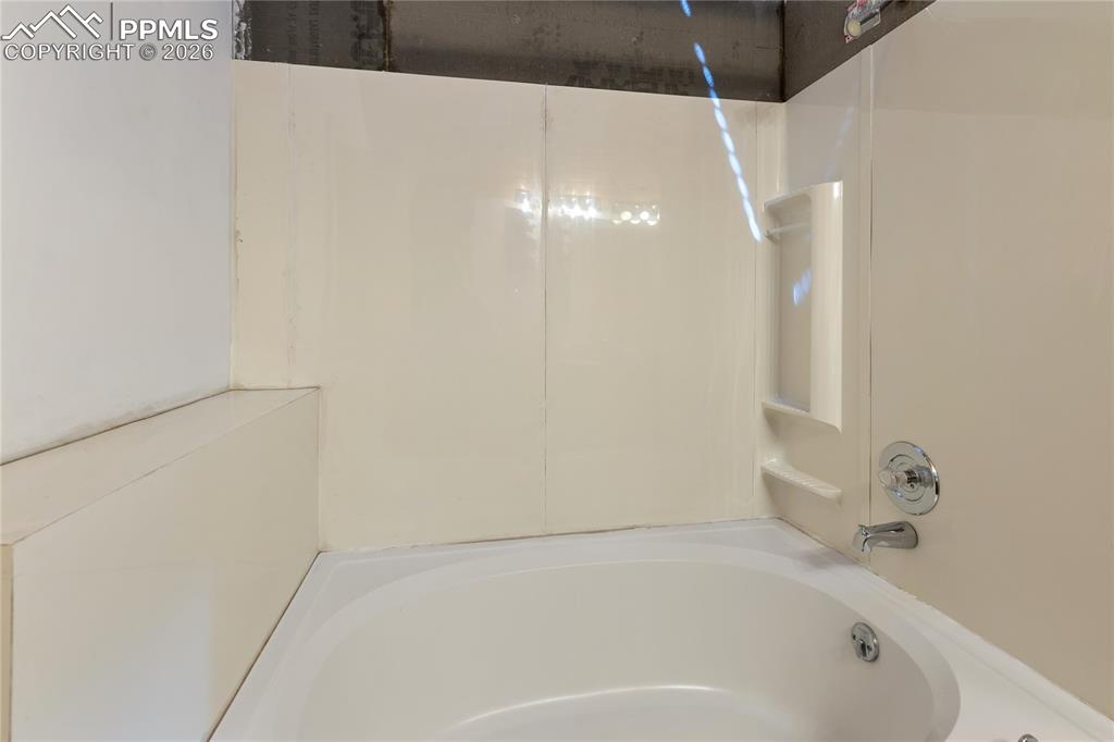 Image 28 of 45: Bedroom