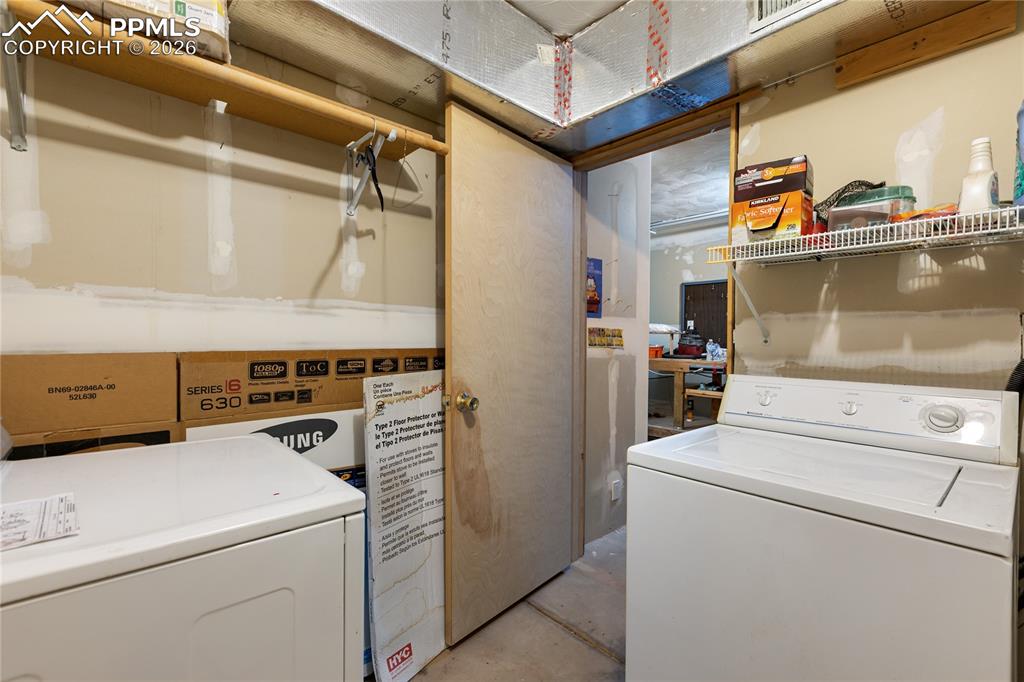 Image 30 of 45: Bathroom