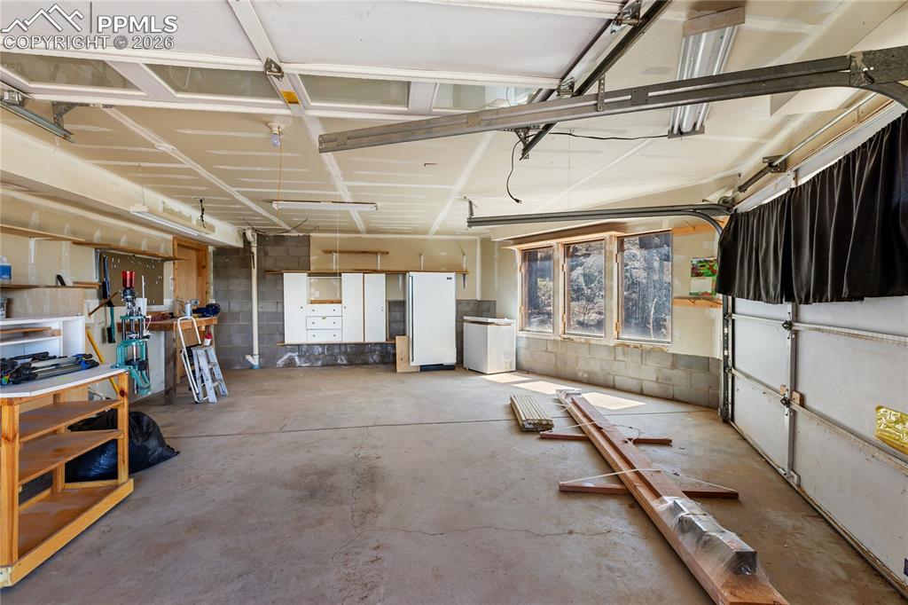 Image 31 of 45: Yard