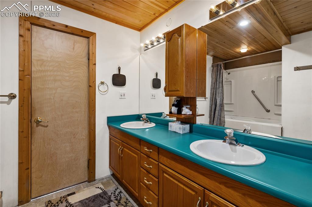 Image 39 of 45: Back of Structure