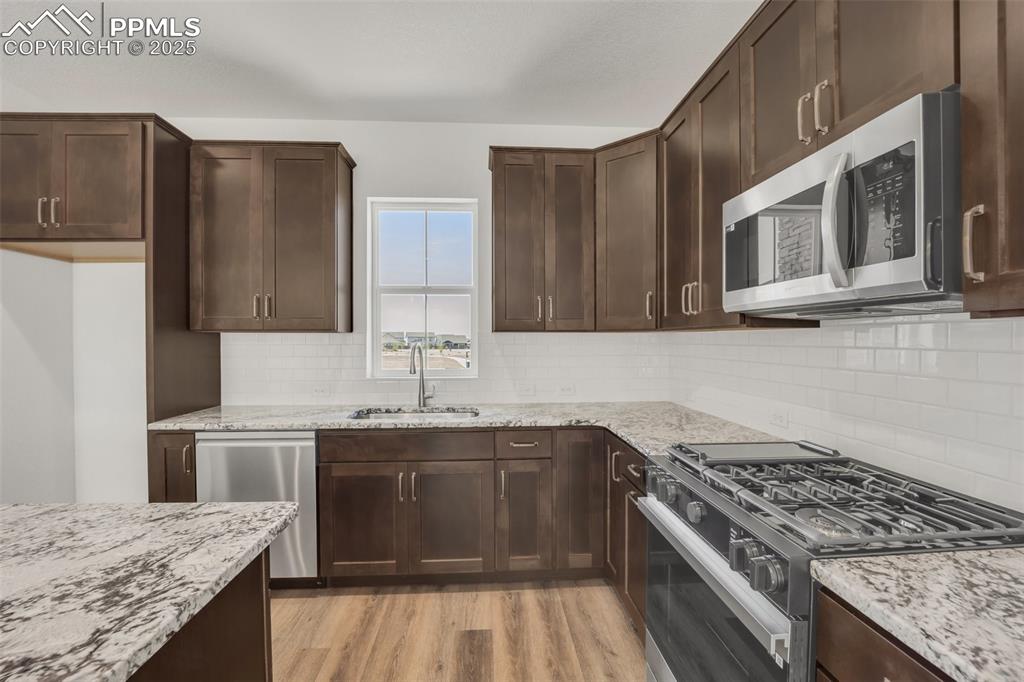 Image 12 of 35: Kitchen