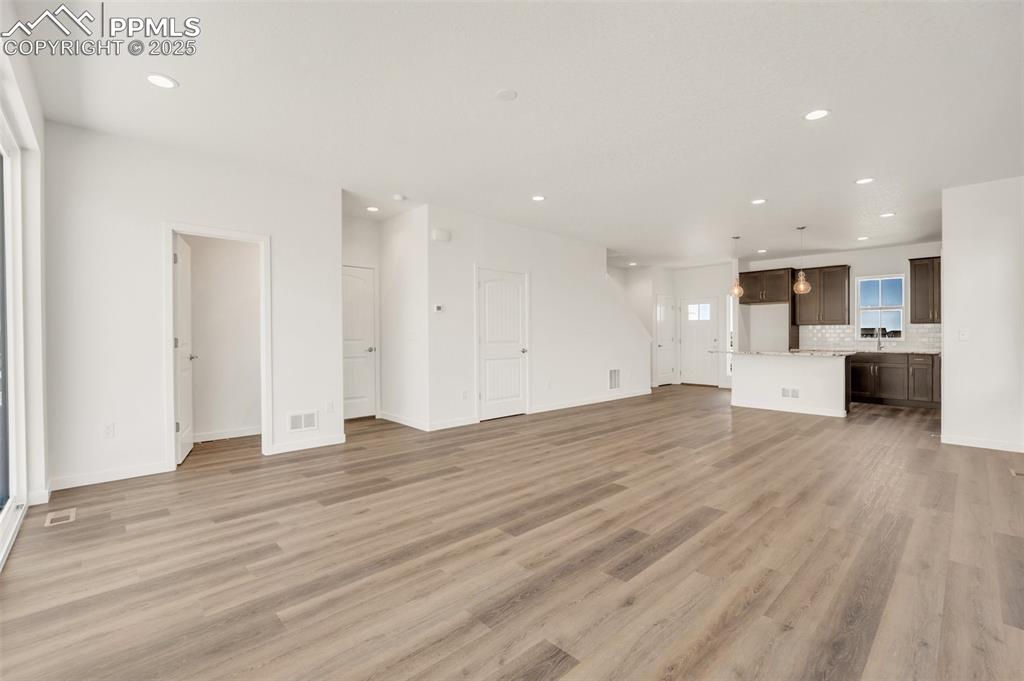 Image 15 of 35: Great Room