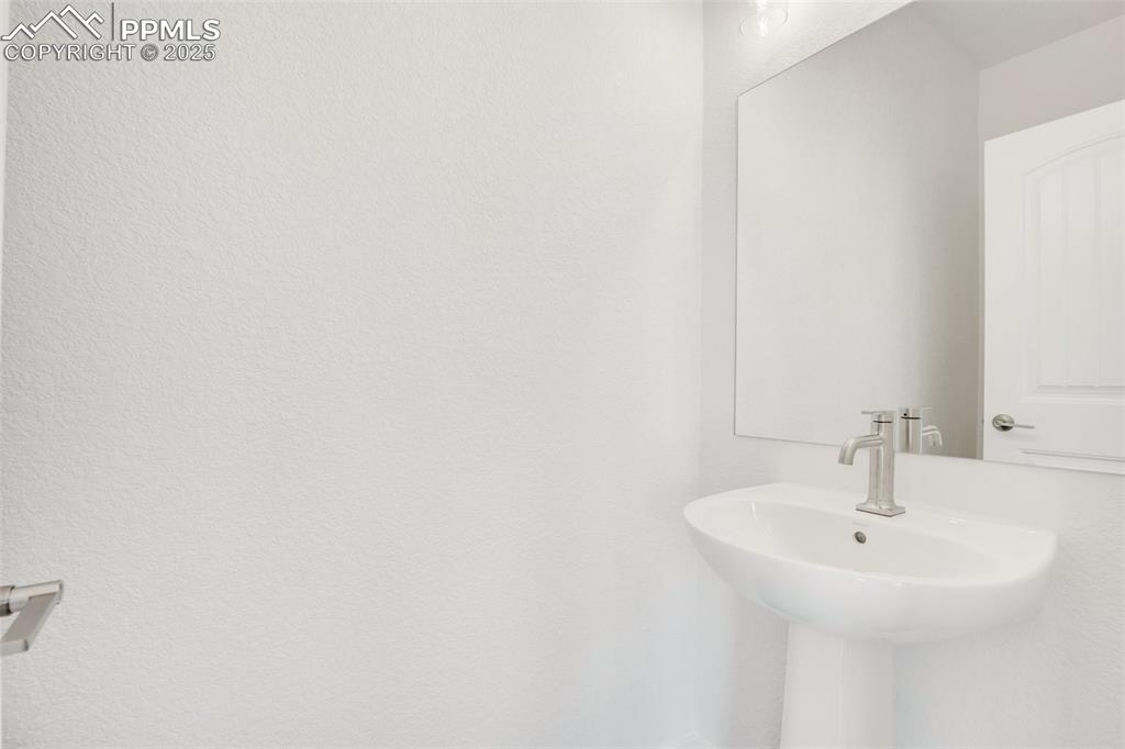 Image 16 of 35: Powder Room