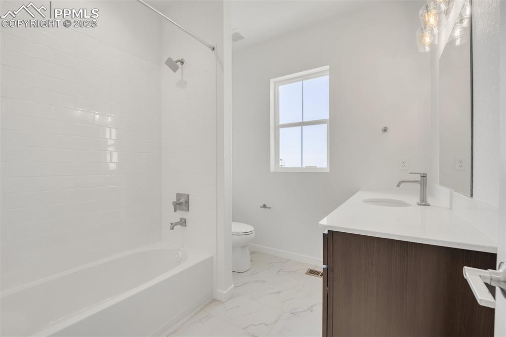 Image 17 of 35: Upper Level