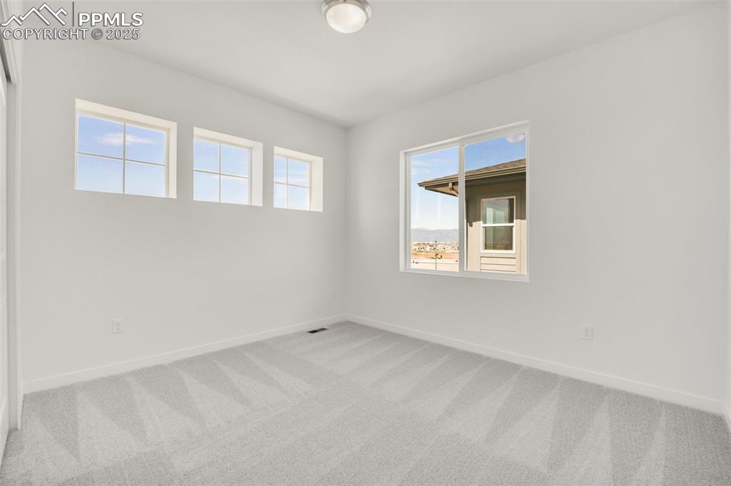 Image 19 of 35: Bedroom