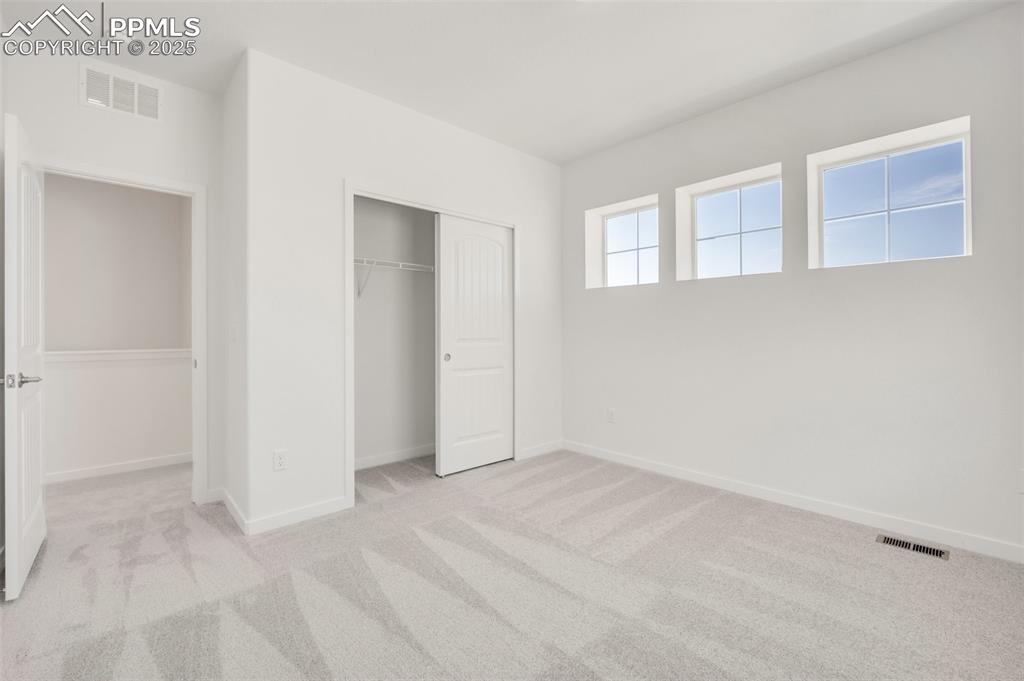 Image 20 of 35: Bedroom