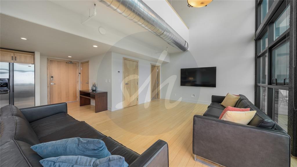 Image 11 of 26: Living Room