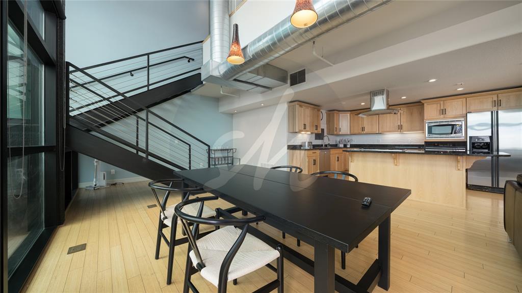 Image 14 of 26: Dining Area
