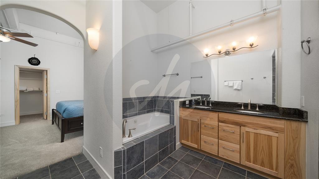 Image 21 of 26: Bathroom