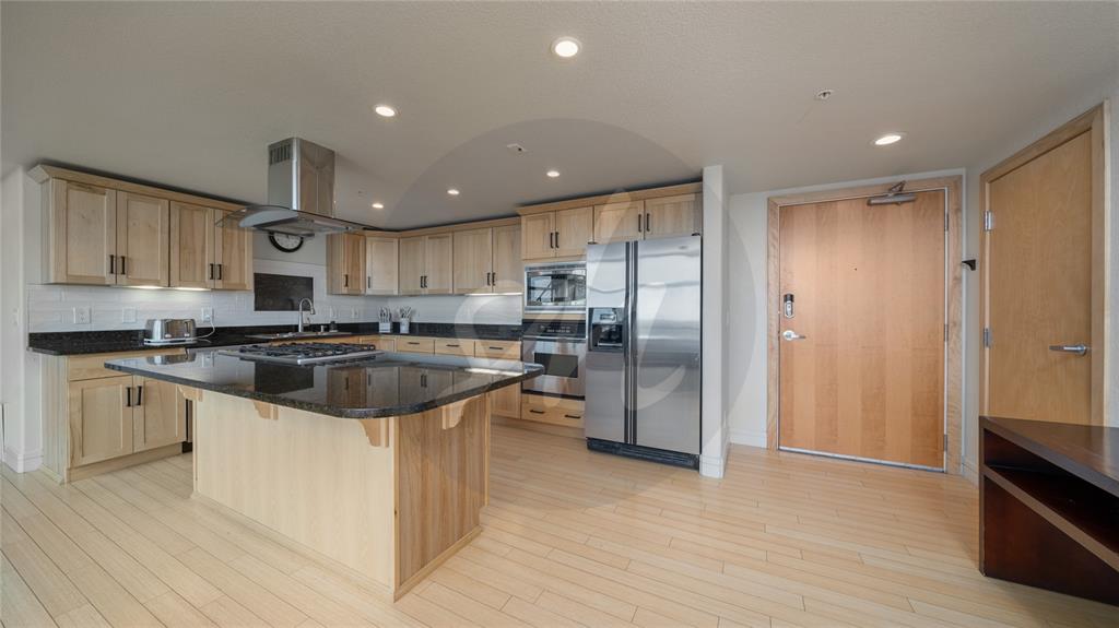 Image 3 of 26: Kitchen