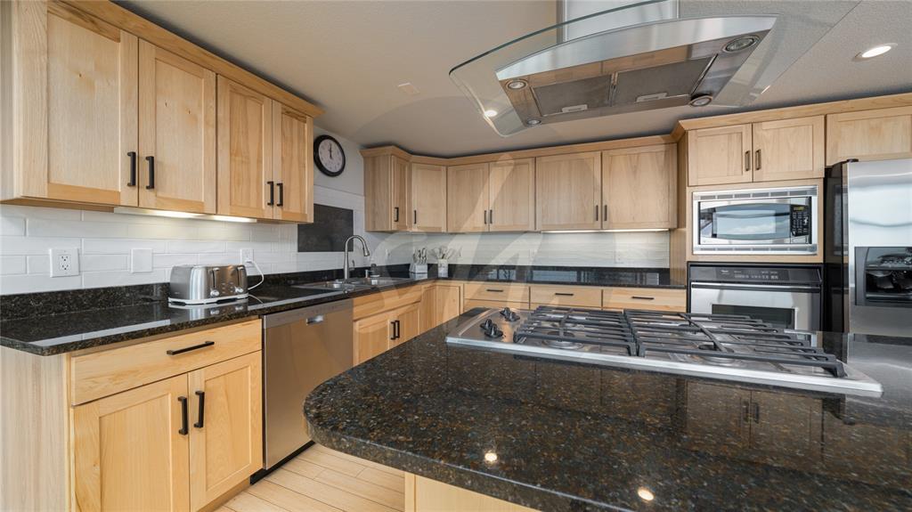 Image 5 of 26: Kitchen
