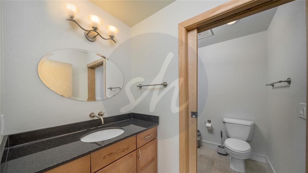 Image 7 of 26: Bathroom