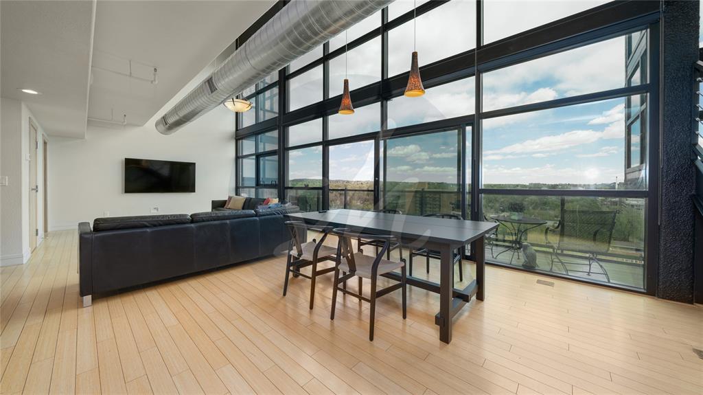 Image 8 of 26: Dining Area