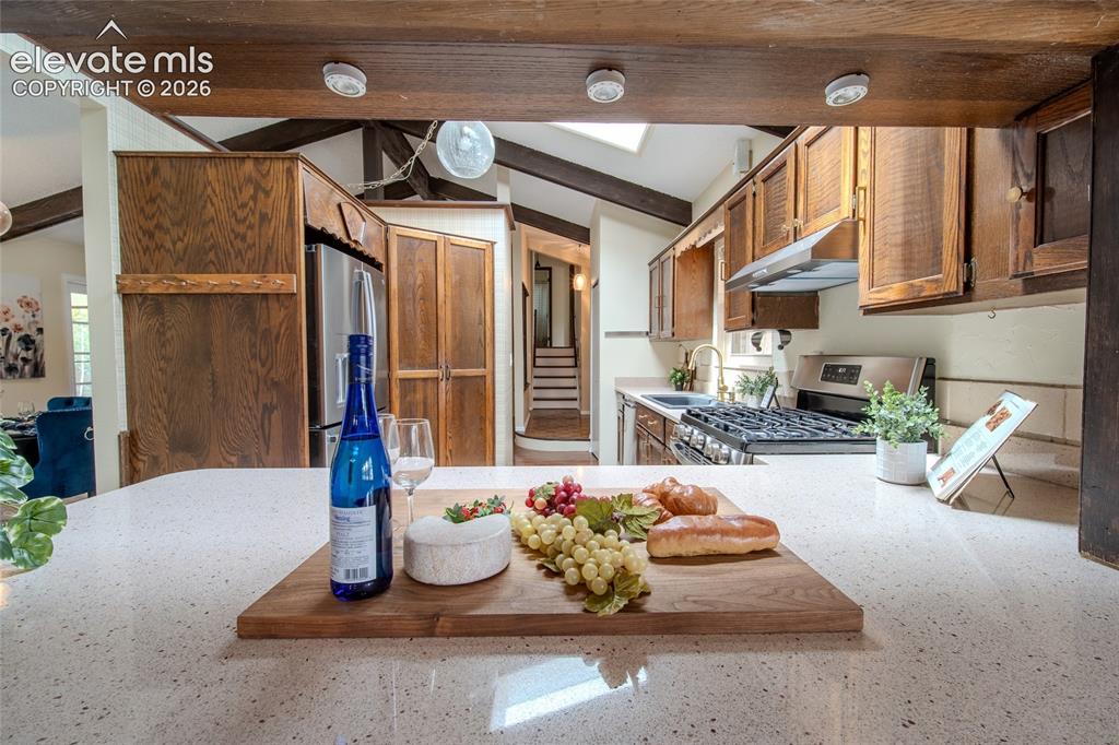 Image 16 of 49: Kitchen