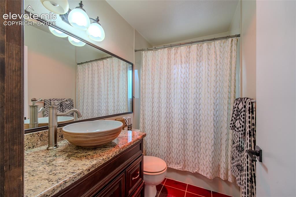 Image 29 of 49: Bathroom
