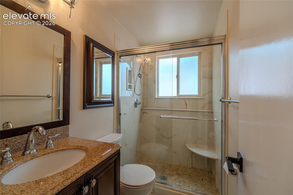 Image 33 of 49: Bathroom