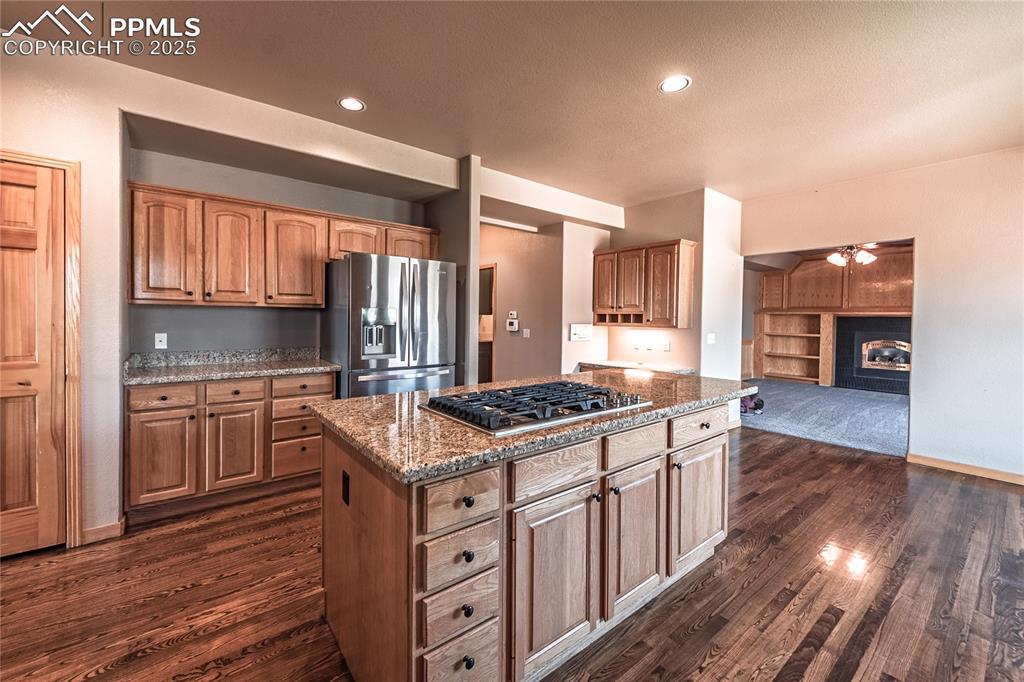 Image 14 of 50: Kitchen