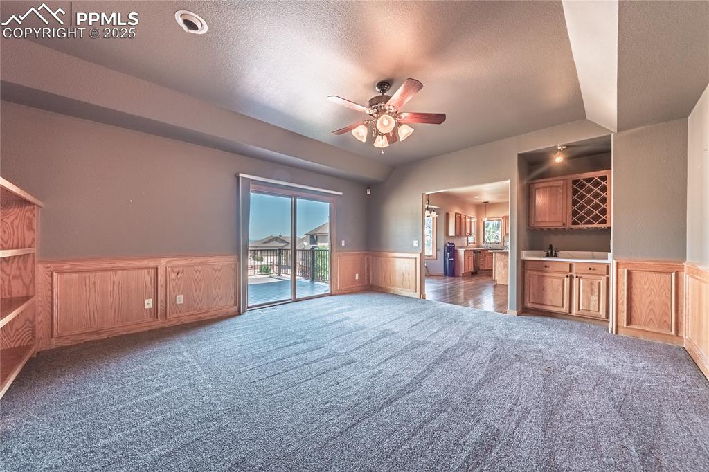 Image 18 of 50: Living Room