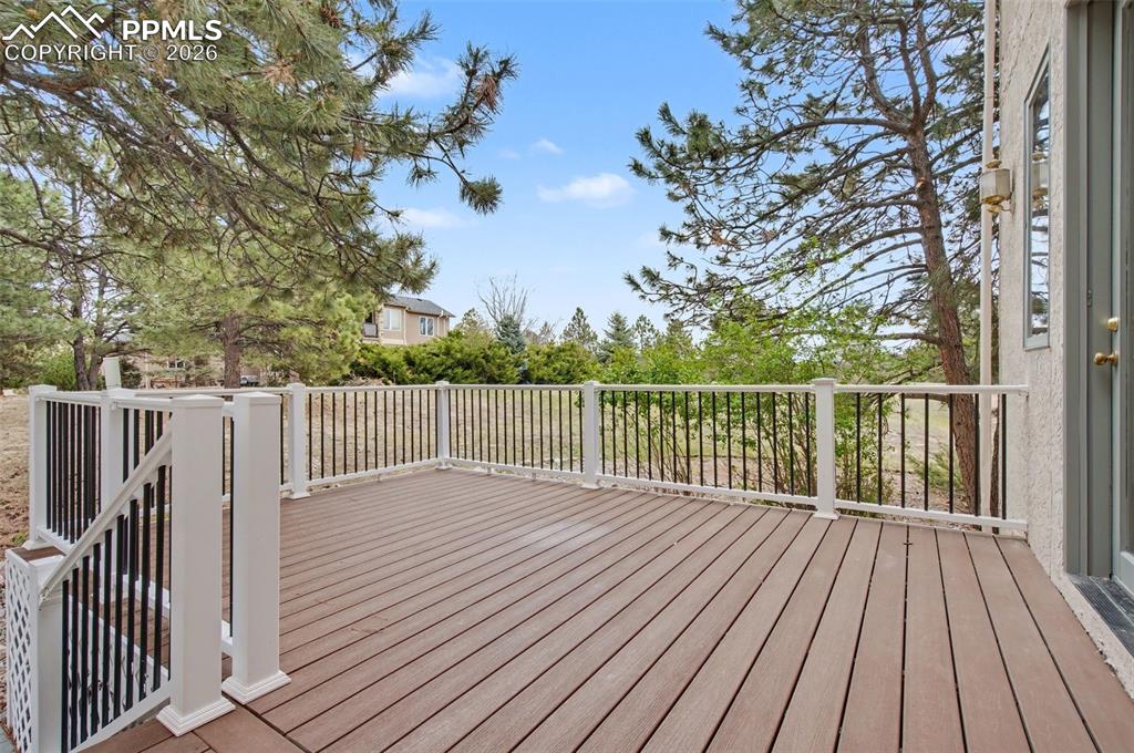 Image 43 of 50: Deck