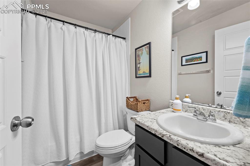 Image 10 of 28: Bathroom