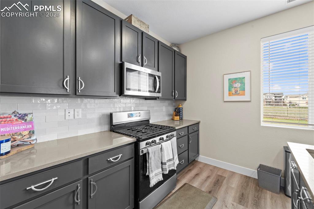 Image 15 of 28: Kitchen