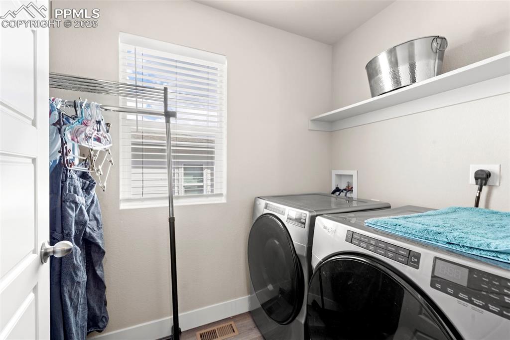 Image 8 of 28: Laundry