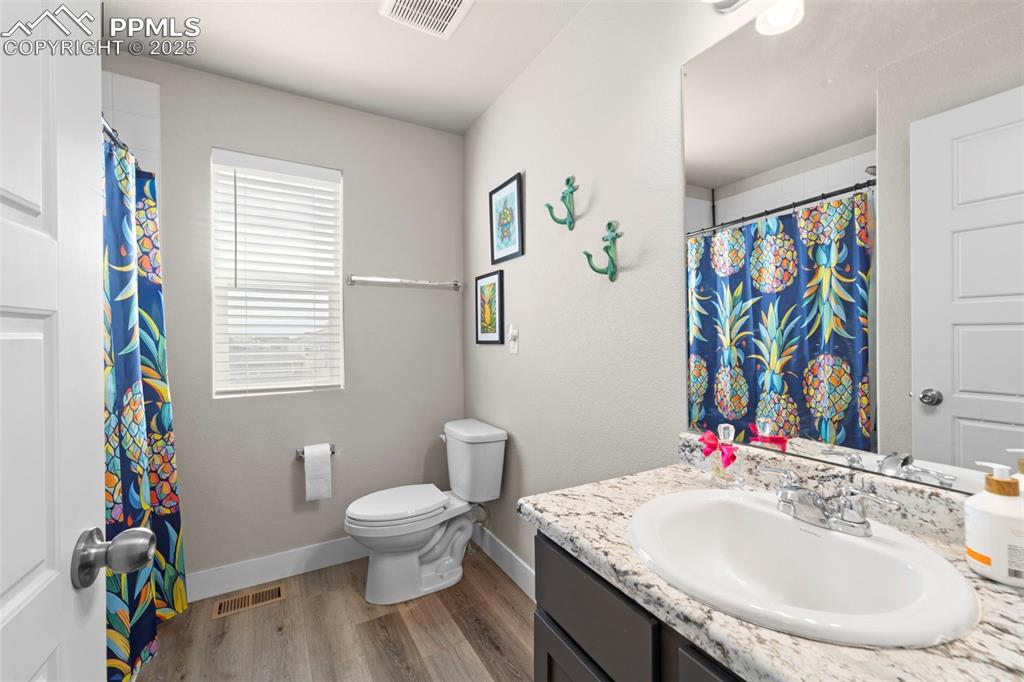 Image 9 of 28: Bathroom