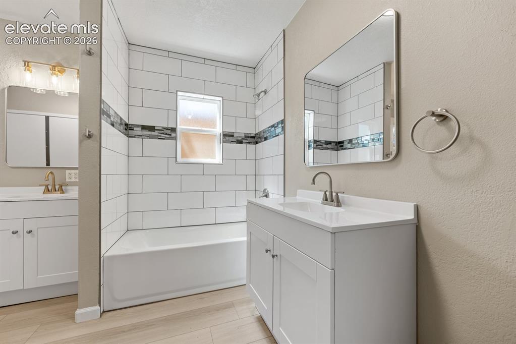 Image 13 of 29: Bathroom