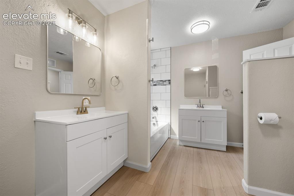 Image 15 of 29: Bathroom