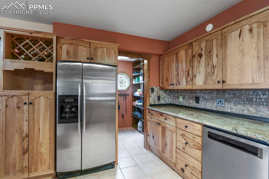Image 13 of 48: Kitchen