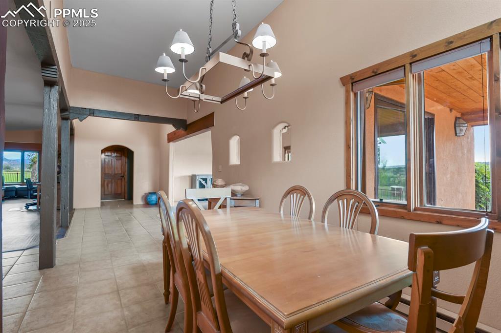 Image 15 of 48: Dining Area