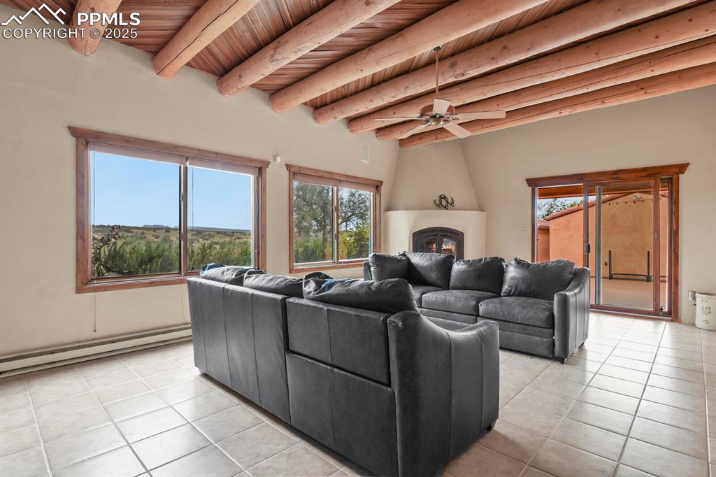 Image 18 of 48: Family Room