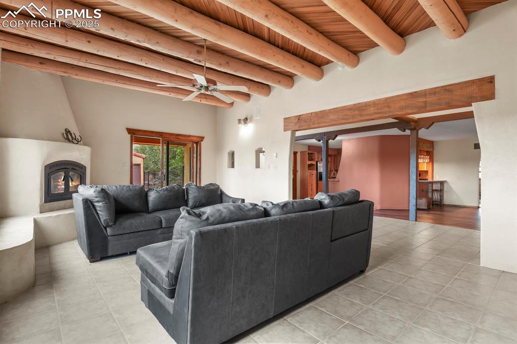 Image 19 of 48: Family Room