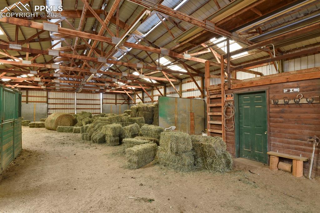 Image 35 of 48: Stable