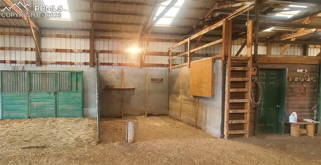 Image 36 of 48: Stable
