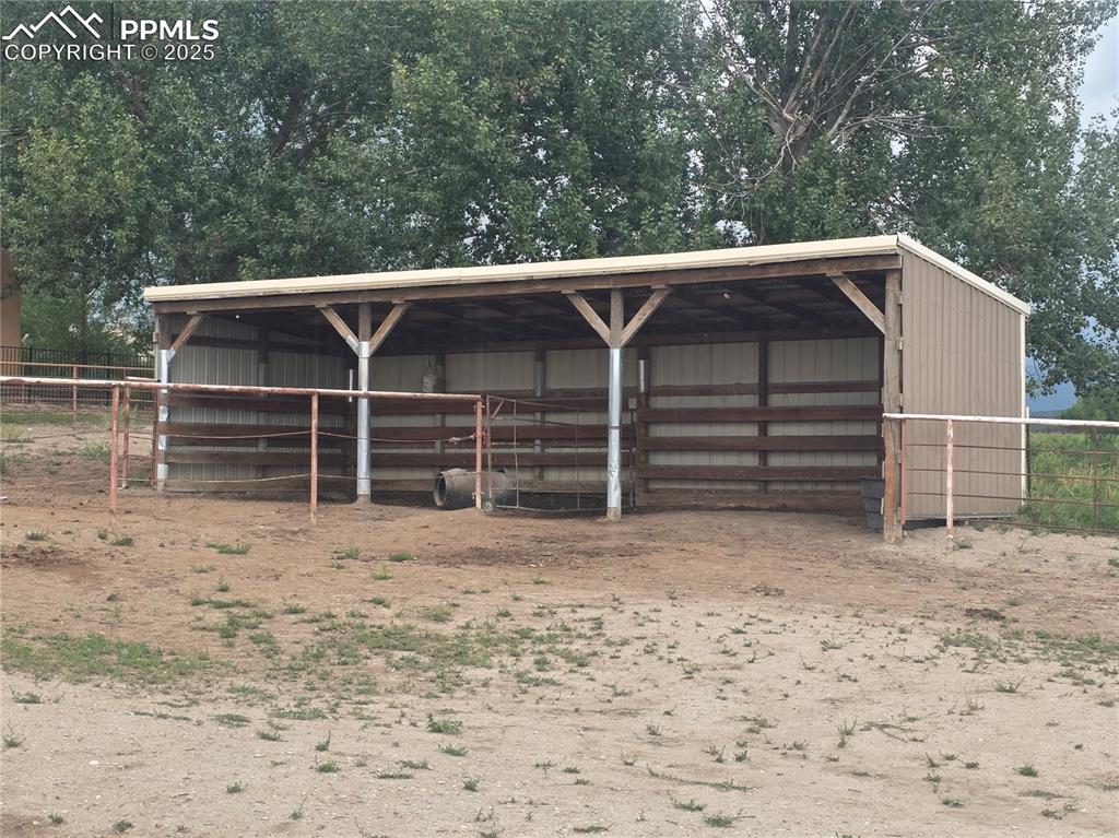 Image 40 of 48: Stable
