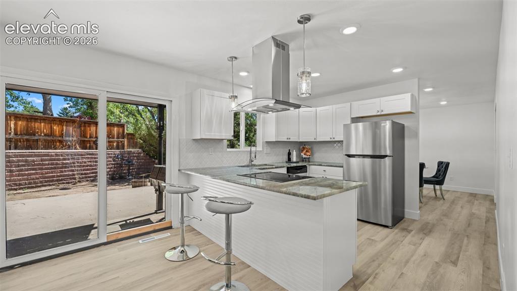 Image 12 of 44: New granite countertops
