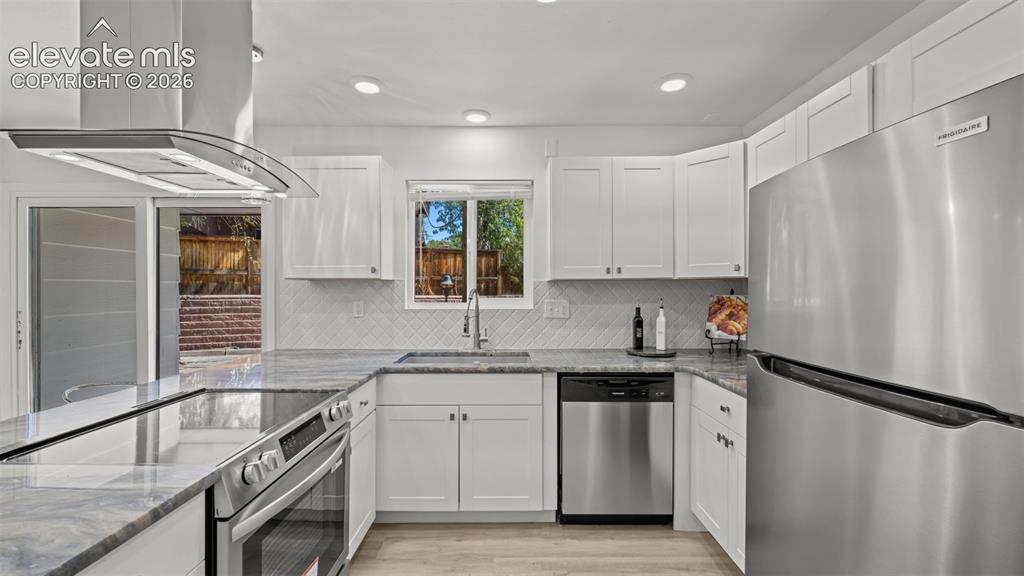 Image 15 of 44: New kitchen cabinets