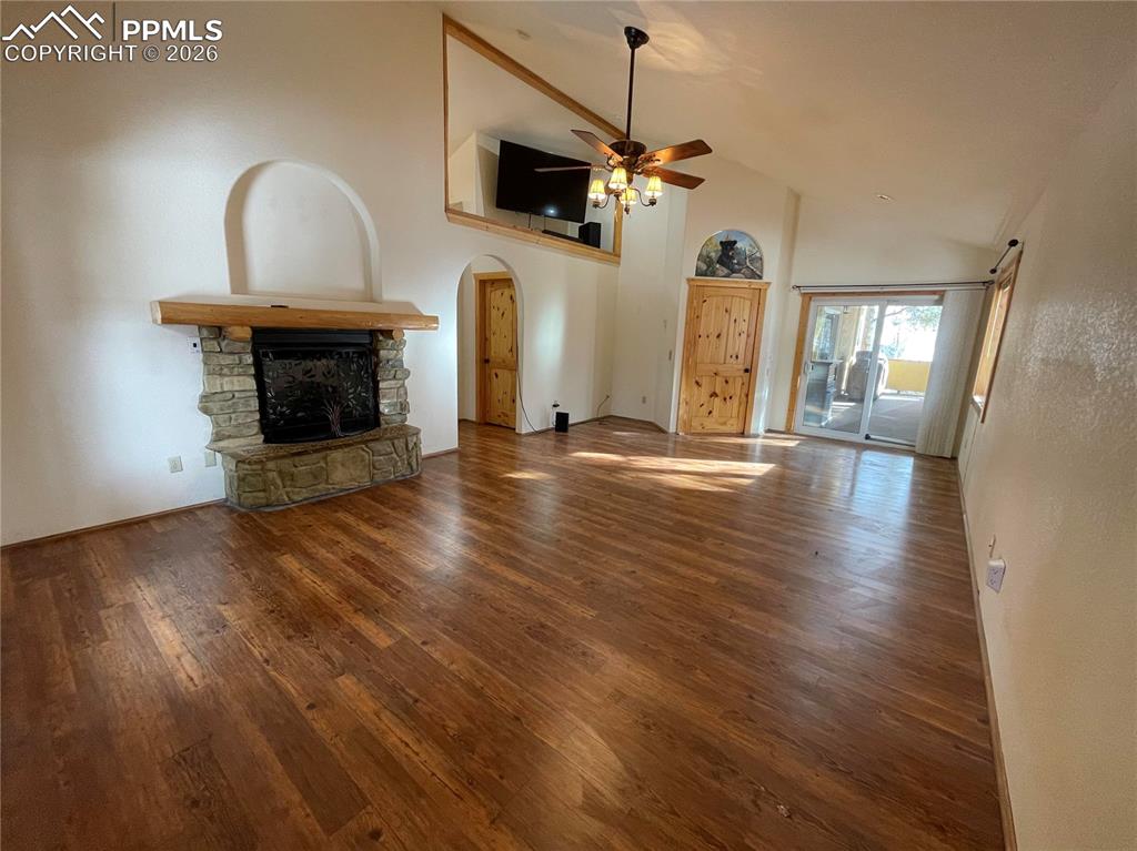 Image 13 of 42: Living Room