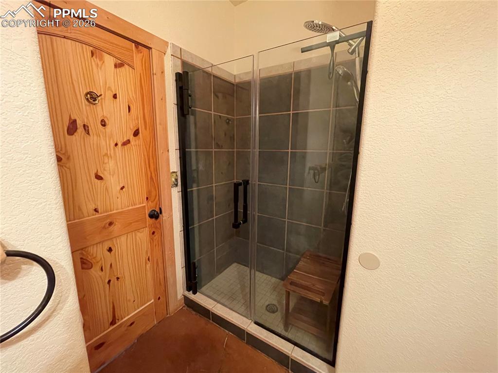 Image 22 of 42: Bathroom