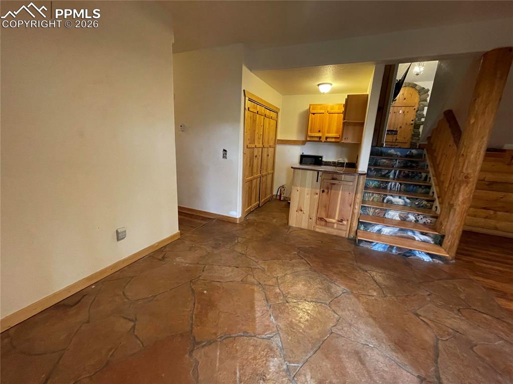 Image 25 of 42: Kitchen