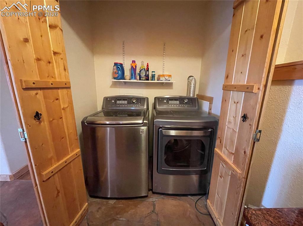 Image 33 of 42: Laundry