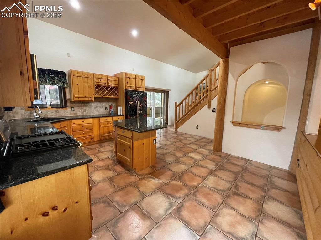 Image 8 of 42: Kitchen