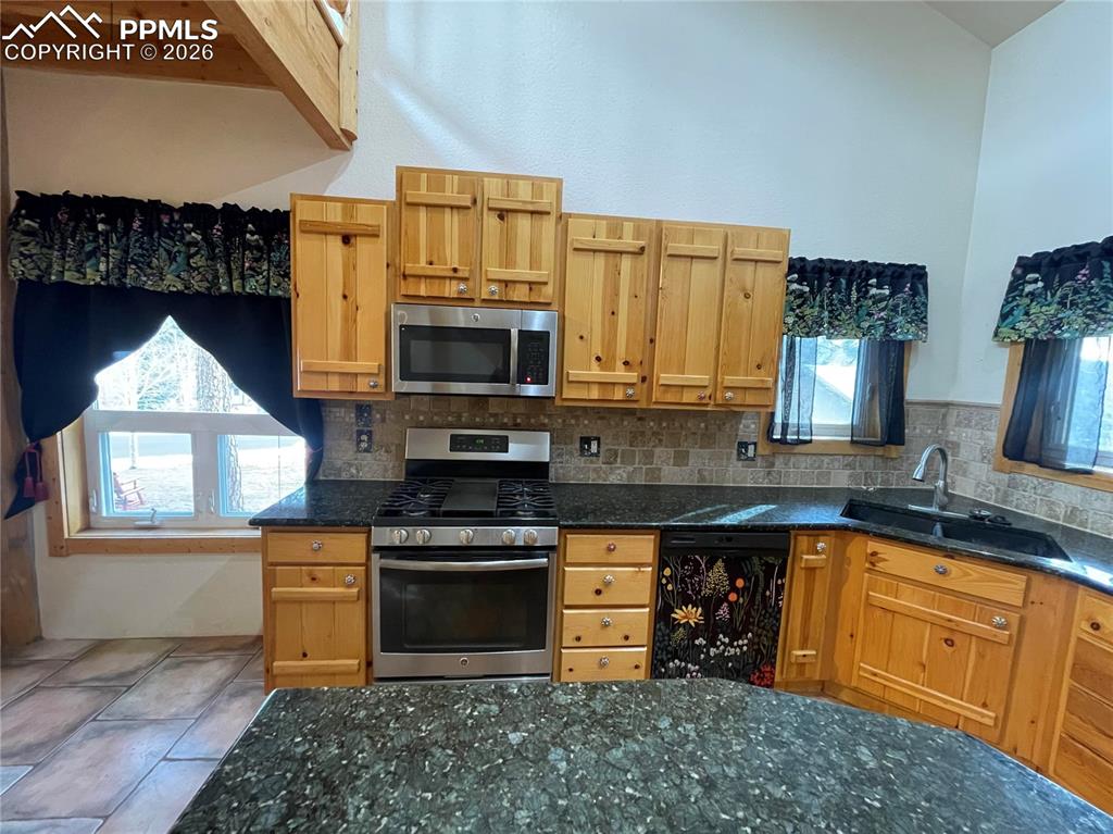 Image 9 of 42: Kitchen